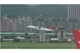 機場跑道＿flickr(Chi-Hung Lin)