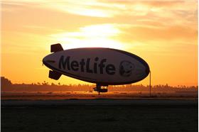 飛機、人壽、保險／flickr／John Murphy／https://www.flickr.com/photos/kingair42/6625280465/in/photolist-b6si4x-etnk1-dhv4ao-jBk7tp-5PigdF-49xXvj-7Pz4fu-etmVg-dhu3Ad-dhuZGM-7G4ZBL-4FgZEu-6PHxLs-3boHhS-nxfMXj-6NQPN2-etnic-fkvtZ-bNqGui-cn7JqA-b6stHa-dhsWoh-iZdW55-dhnLyX-pkqhHg-dhuWyQ-dhsTv3-9FK5L6-9FK5T2-dhtaqi-dhu1RU-6RntZr-dhuGVR-9mjLQP-5Hw7JV-dht7rJ-dqgPDg-7yKiEj-4R1uF5-4Mg1Wo-dhuTAD-dhv9Kk-77xsDn-dsmDY7-dhtJ3i-dhuRaZ-odPzH5-dhuNk2-dhu6wD-5xnRLq