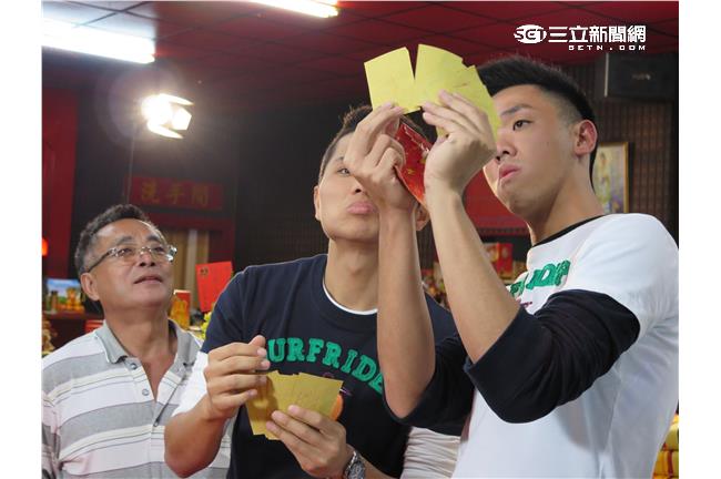 財神爺的發財秘笈　居然是無字天書？