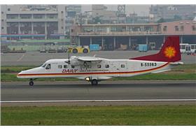 德安航空Dornier-Do 228在高雄機場滑行-Mike-tango攝-http://zh.wikipedia.org/wiki/%E5%BE%B7%E5%AE%89%E8%88%AA%E7%A9%BA#mediaviewer/File:Dornier228-Daily_Air_B-55563-01.jpg