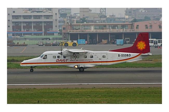 德安航空班機起飛　螺旋槳卻停擺