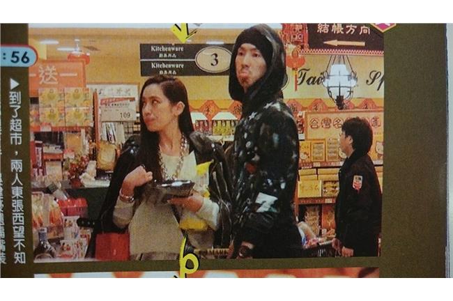 吳建豪嘟嘴牽老婆　逛超市放閃撇婚變