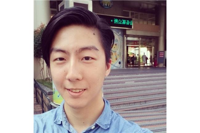 割闌尾舉牌被上銬　吳崢氣到罵幹