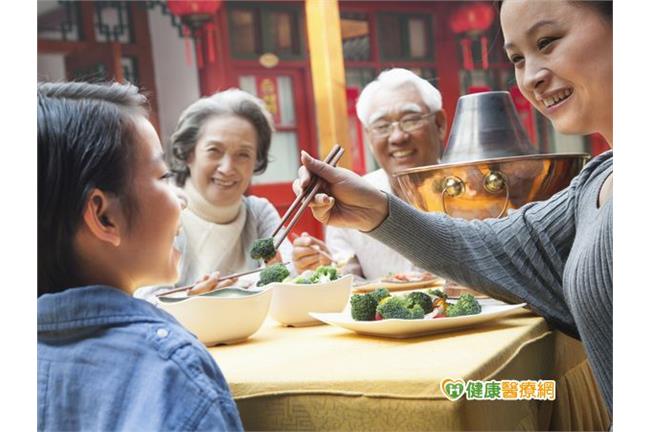 過年大吃大喝　如何保護腸胃和肝臟？