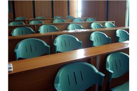 課桌椅＿flickr Eric James Sarmiento