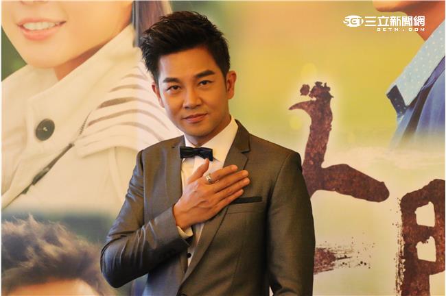 謝承均情人節深情凝視套牢「她」？