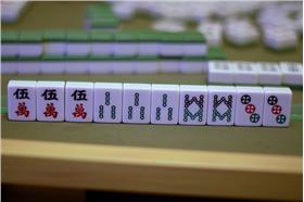 麻將，FrANk.H ^.^ flickrCC
https://www.flickr.com/photos/orafrank/3299150261/in/photolist-62x1r4-5mqcQF-SGTge-SGTcR-SGT9X-SFwKs-SFwCY-SFwzU-SGSMM-SFwuJ-SFwrw-SGSBe-SFwkJ-SGSu4-SFwdj-SFway-SFw4j-4qsuTt-7YFvvv-8fVDVh-5kbVi8-57jDDu-7YJ6Q3-5VPnZG-7YJu9J-7YJ7Qy-7YEScr-2BtUm1-51wnAb-pgD7WU-2aiP9P-4s61ea-5X1En5-55gyUJ-2aiP9r-neUDHV-nyb9sp-numuV5-74H3Tn-74LWeq-3chuJa-j2toc6-67YEkJ-7cJ7ES-fuLvnU-5kax93-aBbj9y-54vqF2-9WCkmV-63UDJq