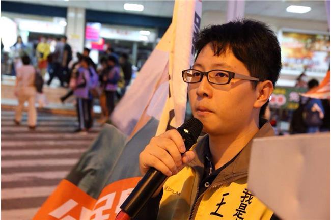 洩個資、找校長　最年輕議員施壓女師