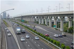 高速公路／flickr／Cheng-en Cheng／https://www.flickr.com/photos/rail02000/4628309111