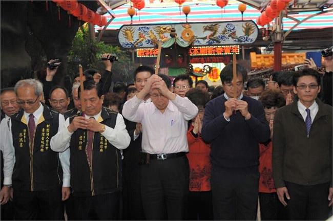 柯P直言不認識　呂秋遠讚「不假掰」