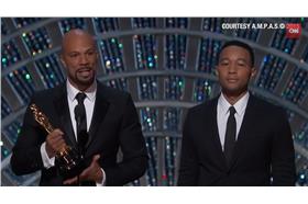 奧斯卡最佳原創歌曲《Glory》受獎人表示「獻給香港」／圖翻攝自YouTube