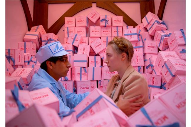 對稱控的最愛！　走進布達佩斯大飯店