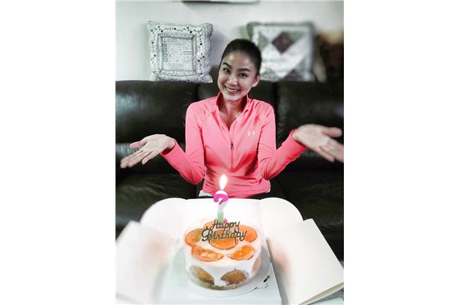 洪小鈴生日噴愛　陪伴毛小孩揪感心