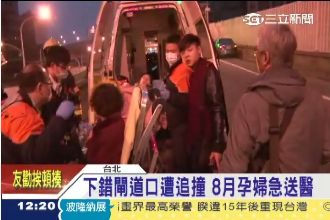 疑切換車道不當　貨車翻覆孕婦送醫