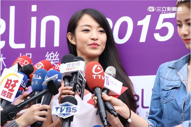 為警父嗆柯P！名模女露面：太愛家人