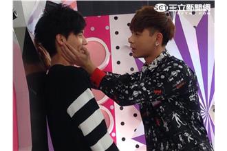 Spexial男男捧臉壁咚超害羞！