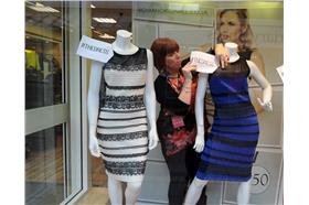 藍黑色、裙子（圖／美聯社／達志影像）