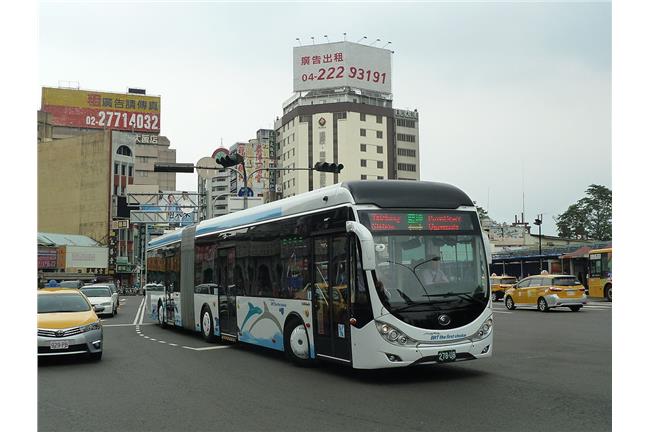 司機怒批台中市府「BRT試完沒？」