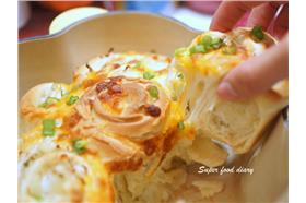 鑄鐵鍋烤麵包捲／圖：蘇發福日記