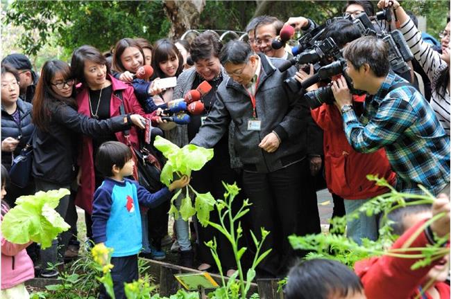 「那是殺人滅口」柯P再談愛滋器捐案