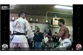 翻攝臉書／格鬥影片／https://www.facebook.com/video.php?v=10153181738589789