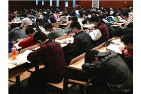 上課狀況(圖／flickr 作者：Kevin Dooley)
https://www.flickr.com/photos/pagedooley/13905987989/in/photolist-nbPPKB-e1HpQq-8cWFn-dRYwdu-5YewhL-9s5g16-boi589-bBcXA2-6M8a4y-nmkc1-8EbAAM-6rPb7t-s6UZY-nffyzh-HLCJw-2rMoie-aoFT2V-yZisS-bbLcmX-3itE3u-j6FuRG-7ihYJT-8JkgKz-djaFxZ-bi5h9X-aBMrW4-2Ahc67-9rhgdF-bozDhG-bBuyxr-pHbYuE-6awuEF-6BmuYy-ak3BWY-5LPoid-5LPnQf-5LK8KH-czAHH3-bozDeN-bBuytk-aL7vSp-a18Yjk-2GP6UG-ao5R9s-aMLAht-8Jkhjr-9NRyjH-6aADVL-appmtz-nwtMHJ/