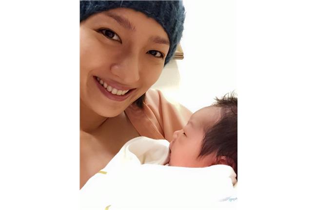 平安報喜！紀文蕙升格當媽　秀愛女照