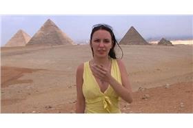 在埃及金字塔拍成人電影（煎蛋）