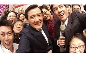 馬英九自拍(翻攝自臉書)