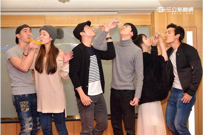 《22K》殺青酒李國毅、宥勝獻吻囉