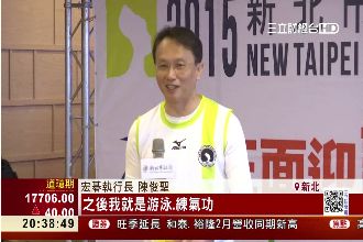 賽跑不忘宣傳！宏碁執行長秀穿戴裝置