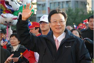 卓伯源爆貪汙　5千萬不明款流向親友