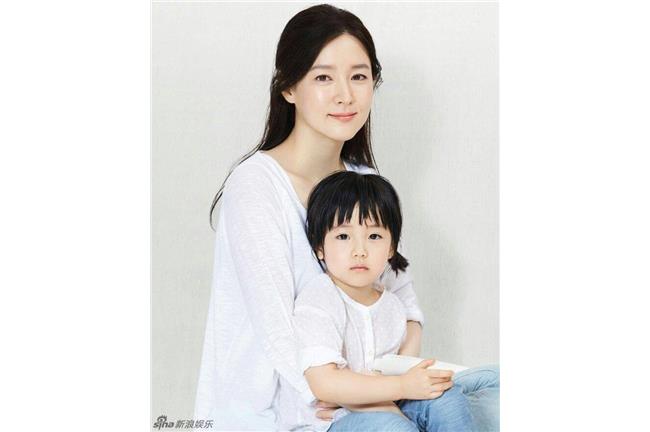 氧氣美女攜女拍廣告　網友：好天然！