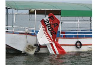 輕航機墜潟湖　2乘客急救後宣告死亡