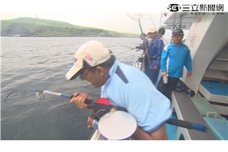 北方海域危機四伏　釣客被拉下海？