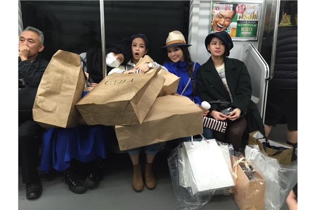 陳泱瑾物品占地鐵走道沒啥大不了？