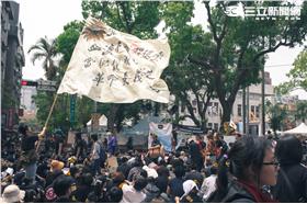 太陽花學運,318學運,318,太陽花,學運,林飛帆,陳為廷,總統府,凱道,遊行 (林敬旻攝)