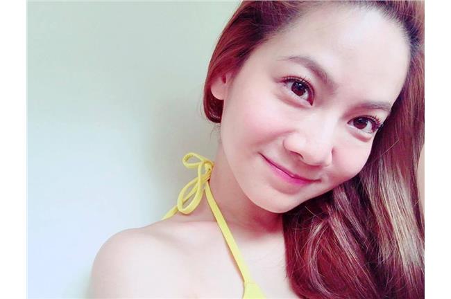 曾之喬曬泳裝照　網友：曉飛受的了？