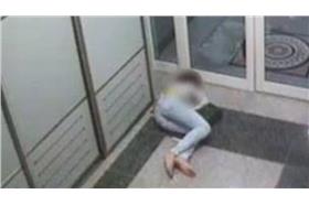 卡達航空,空姐,酒醉,警告（9News）http://www.9news.com.au/world/2015/03/18/04/27/qatar-airways-boss-shames-drunk-stewardess-in-mass-email