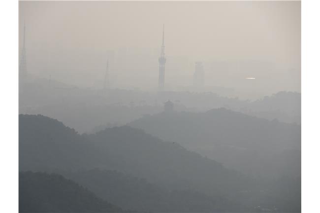 穹頂之下，天地萬物同呼吸，共存亡！