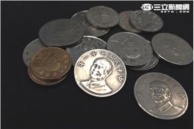 姚文智,蔣中正,錢幣,獨裁 (林敬旻攝)