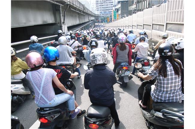 烏賊害空汙！10年老爺車強制定檢