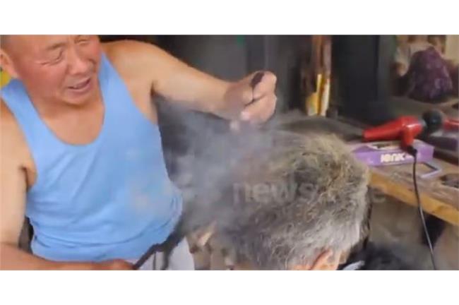 火鉗燙髮像烤肉　老師傅手藝將失傳！