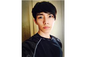 炎亞綸_炎亞綸 Aaron Yan臉書