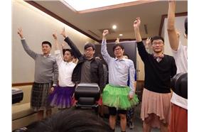 綠委、市議員穿裙子跳舞／翻攝自2015V-Day台北10th 陰道獨白 直到暴力終止臉書