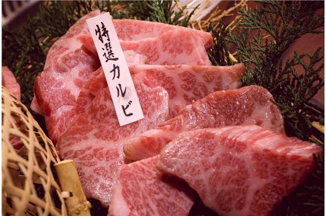 燒肉店老闆：粉絲團破8萬讚就捐8萬