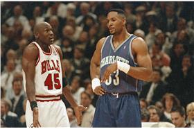 Michael Jordan與Alonzo Mourning