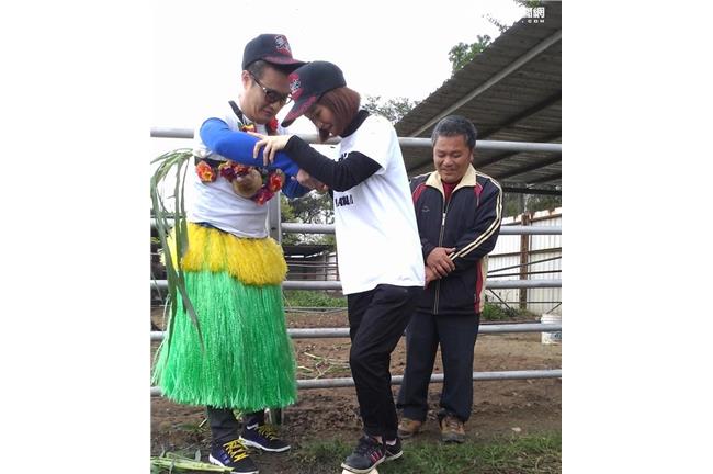 林佑星變身花鴕鳥　揪陳曉菁偷鳥蛋！