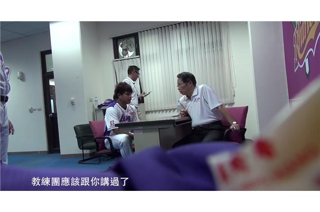 領隊壞壞！愚人節被賣掉　陽冠威痛哭