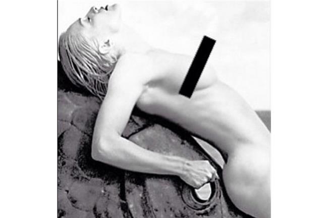 為何只准露屁股！國際巨星露奶嗆聲